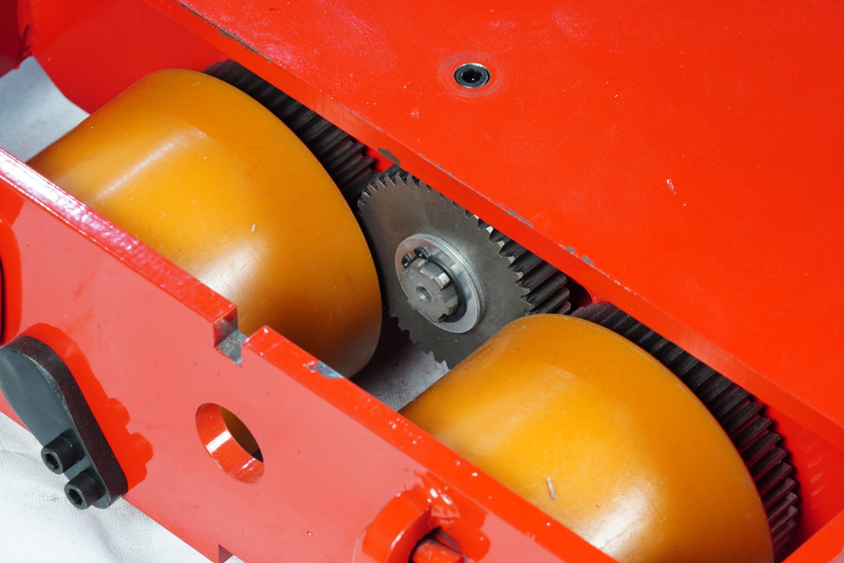 Shenghe in-house BLDC motor + planetary gearbox + polyurethane drive wheels — the drive assembly built on the same factory floor as the bare BLDC motor