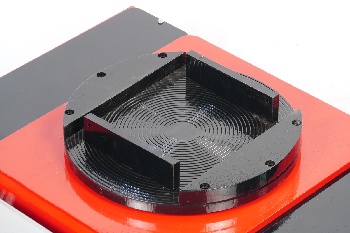 Top rotating turntable detail — red base, black turntable bearing with spiral grooves for load-bearing rotation